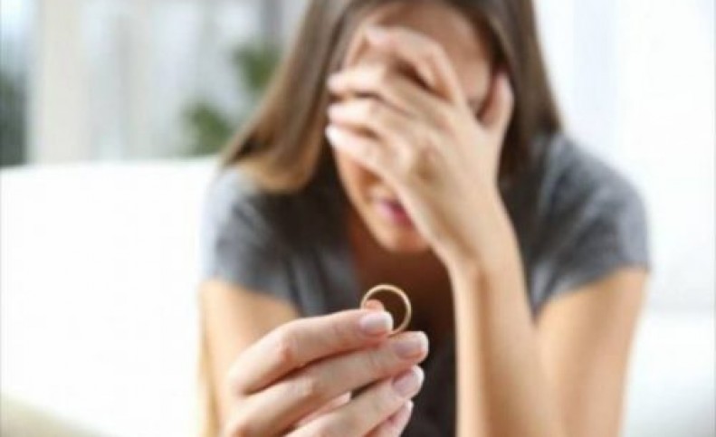 زنان پس از طلاق دوبرابر بیشتر از مردان افسرده می شوند/ راهکار عبور از افسردگی جدایی