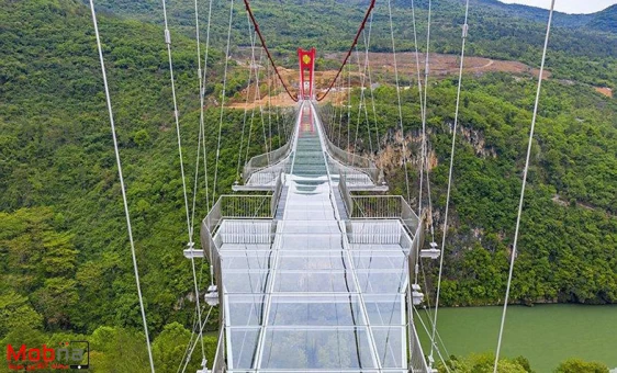 بزرگترین پل شیشهای جهان
