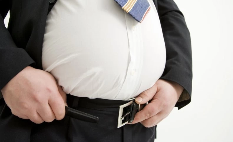 ۱۵ ترفند ساده برای پنهان کردن شکم افراد چاق با لباس