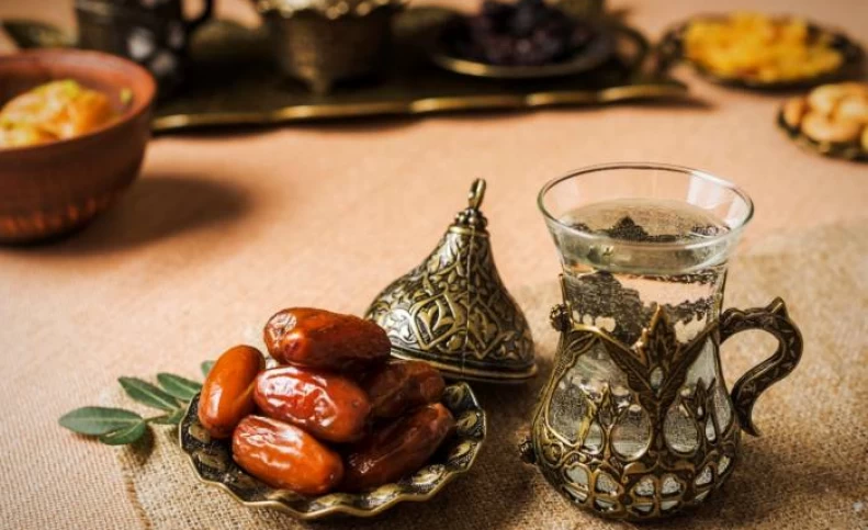 در ماه رمضان خرما میخوریم چون ...