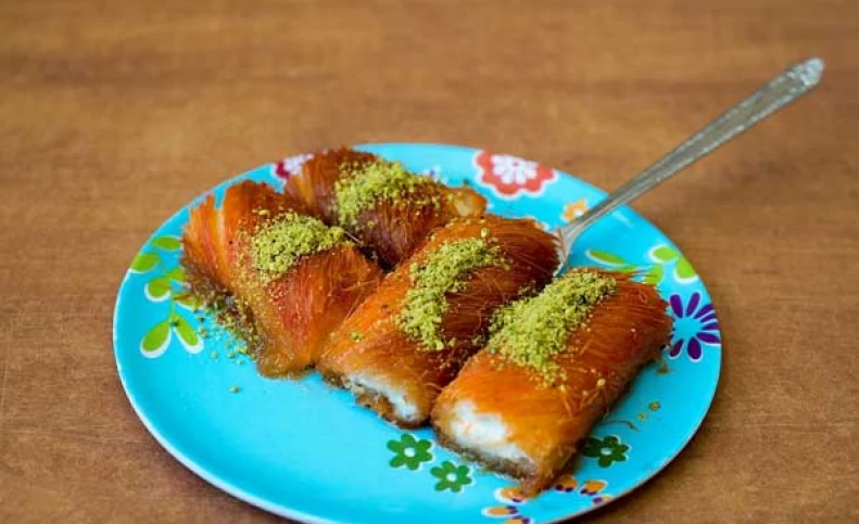 طرز تهیه (کنوفه) کنافه پنیری به سبک ترکیه ای بهترین دسر ماه رمضان