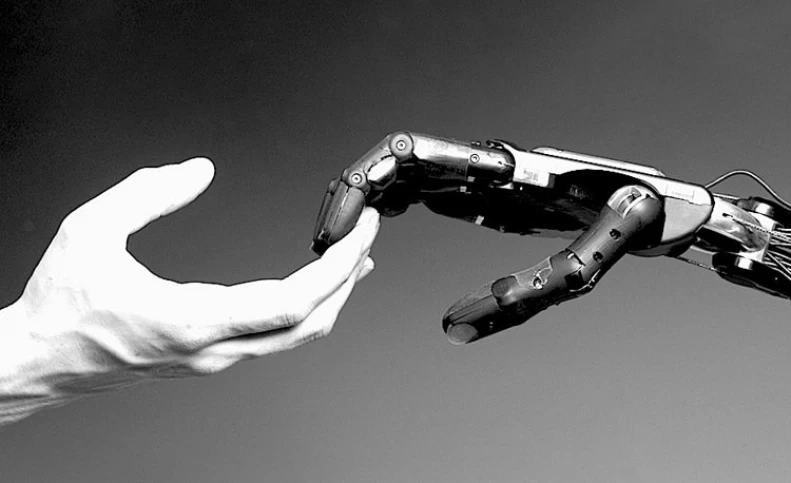 بازوی رباتیک با کنترل مغزی و دارای حس لامسه ساخته شد