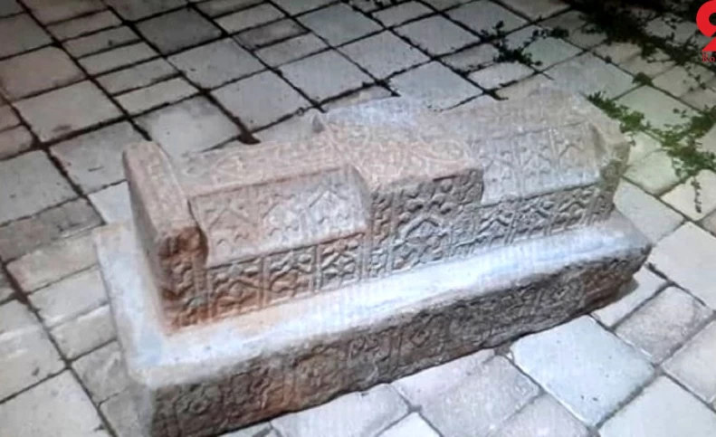انتقال سنگ قبر دوره تیموری از خانه شخصی به میراث فرهنگی + عکس