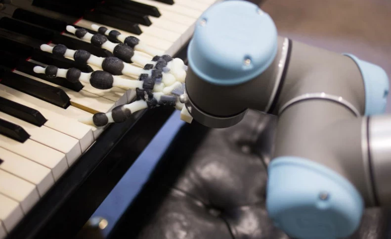 پیانو نوازی یک ربات با کمک حافظه مبتنی بر هوا!