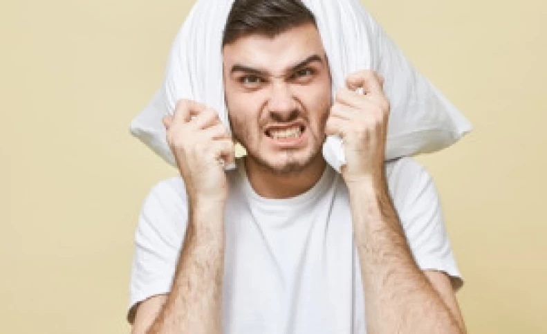 پیامدهای بد عصبانی خوابیدن