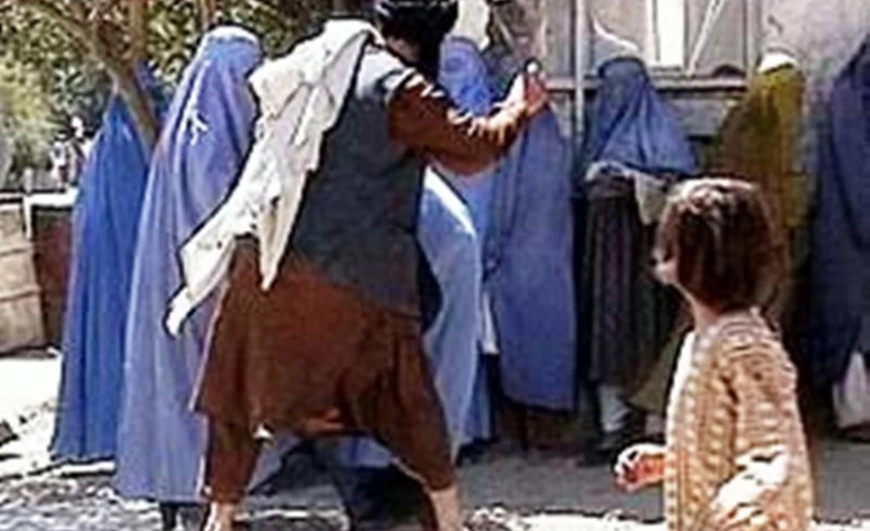 طالبان خانه به خانه به دنبال دختران 12 ساله