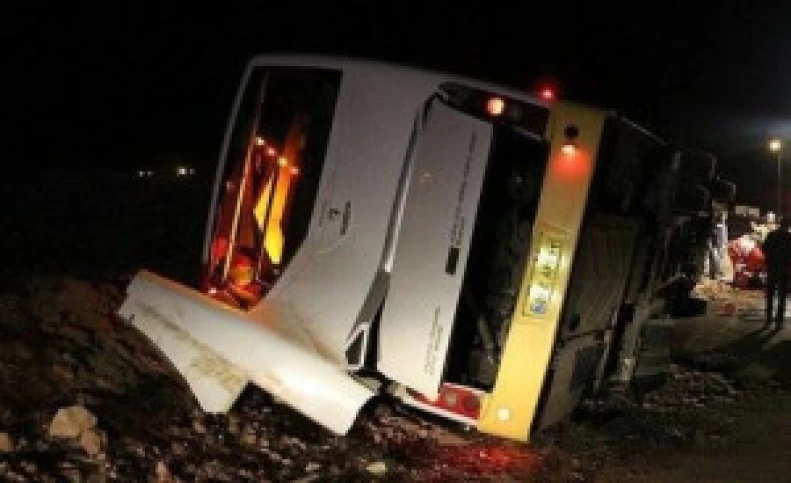 واژگونی اتوبوس در جاده دامغان به شاهرود