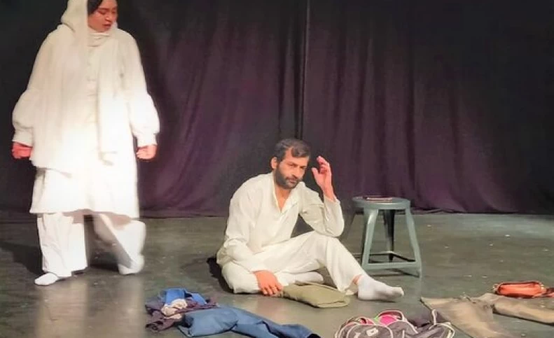 سناتور حسینی: طالبان عوض نمی‌شوند؛ ذات‌شان همان است که بود