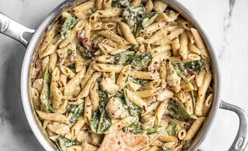 طرز تهیه پاستا آلفردو رستورانی با مرغ و قارچ