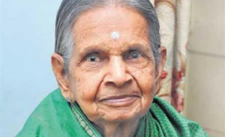 راز زنده ماندن پیرزن هندی 80 سال بدون آب! +عکس