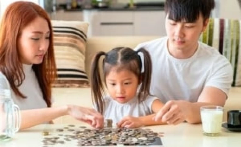از چه زمانی و چگونه درباره پول با کودک صحبت کنیم؟