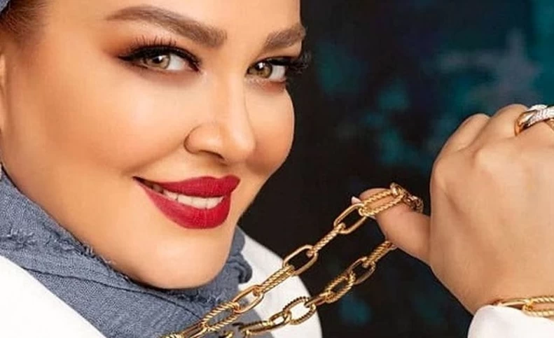 تیپ روسی بهاره رهنما برای کریسمس !