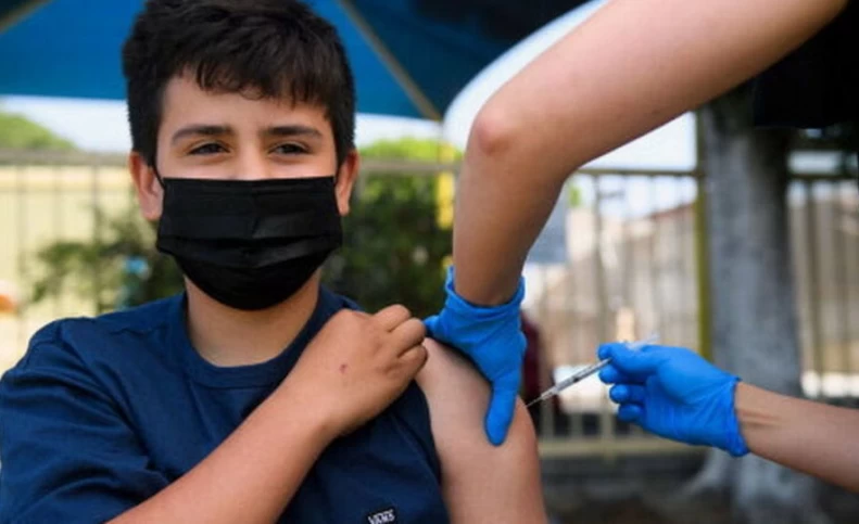 واکسیناسیون بیش از ۷۰ درصد دانش‌آموزان علیه کرونا/ آغاز لکه‌گیری مدرسه به مدرسه واکسیناسیون