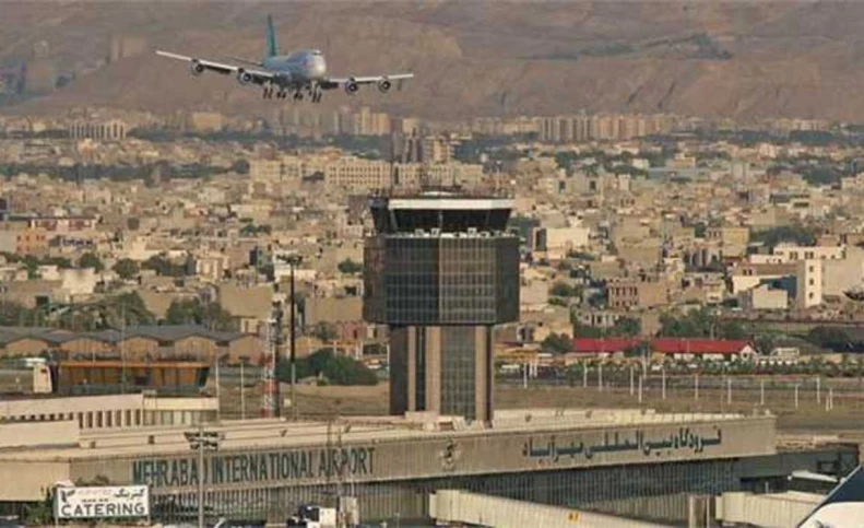 (تصویر) برخورد اتوبوس با هواپیما در فرودگاه مهرآباد