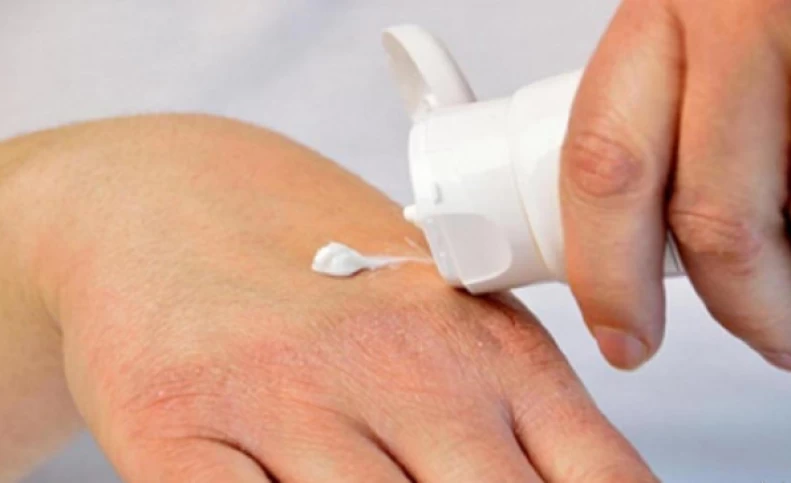 جلوگیری از خشکی پوست دست در موقع خانه تکانی
