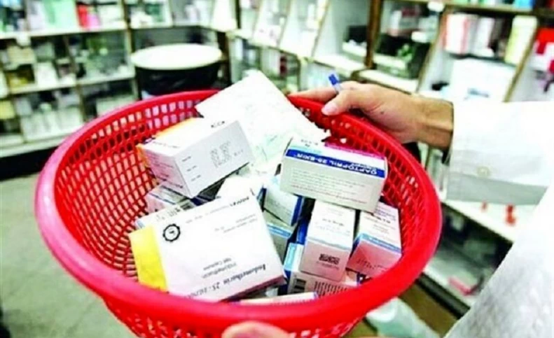 مقام وزارت بهداشت: ارز ترجیحی برای تامین دارو و تجهیزات پزشکی تاکنون حذف نشده است/ شروع اظهارات متناقض وزارت بهداشت در سال جدید