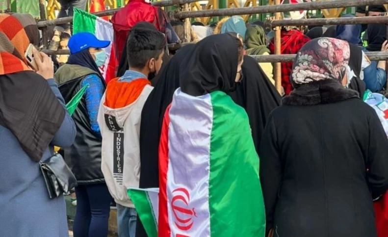 تصاویری از جلوگیری از ورود زنان به ورزشگاه امام رضا