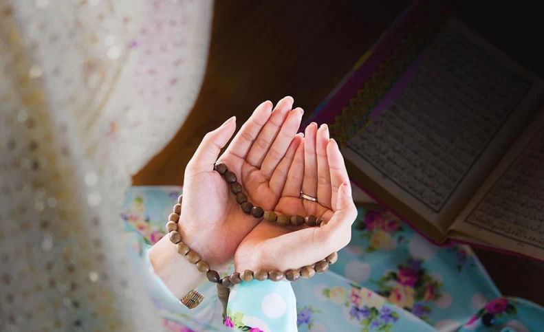 متن دعای روز چهاردهم ماه رمضان + صوت ، ترجمه و نماز