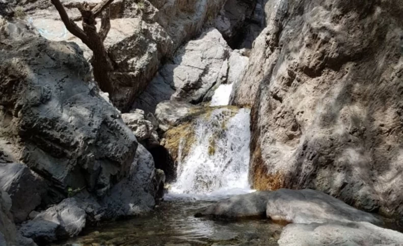 سقوط مرد جوان از آبشار به دلیل عکاسی