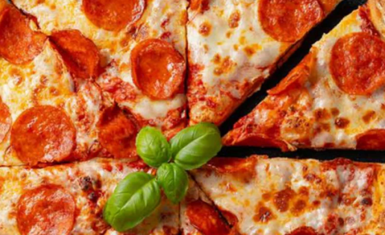 طرز تهیه پیتزا پپرونی اصل در خانه + فوت کوزه گری