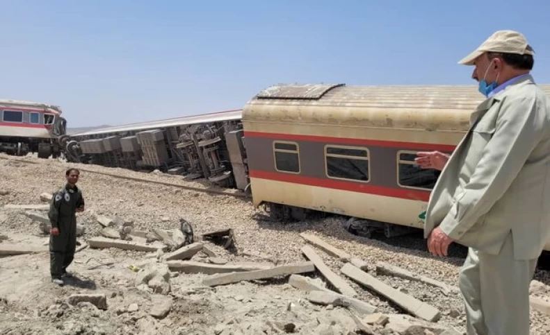 انتقال مسافران قطار حادثه‌ دیده به یزد/ بی‌دقتی عامل وقوع سانحه