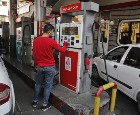 نماینده مجلس: تاکنون بحثی درباره افزایش قیمت بنزین مطرح نشده است