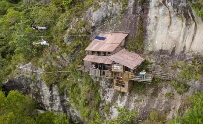 تصاویر - هتلی روی صخره ای عمودی برای ماجراجویان