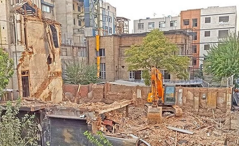 (تصاویر) تخریب «کافه ایران» در خیابان انقلاب تهران