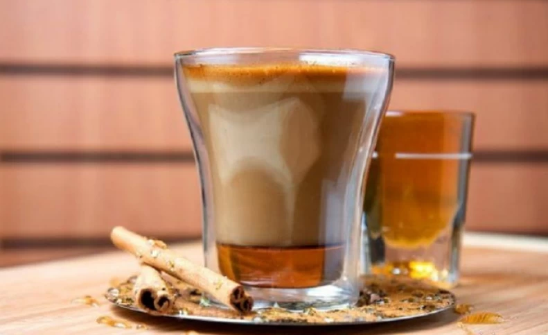 طرز تهیه قهوه و شیر عسل اسپانیایی