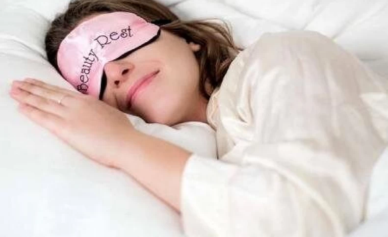مزایای فوق العاده خوابیدن با چشم بند