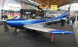 (عکس) هواپیمای رکوردشکنی که با خلبان زن دور برج میلاد چرخید