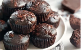 2 روش طلایی برای تهیه کاپ کیک لیوانی شکلاتی بدون فر