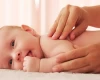 چرا ماساژ نوزاد ضروری است؟ تأثیرات شگفتانگیز بر خواب و سلامت کودک