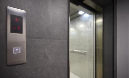 علت باز نشدن درب آسانسور در طبقات چیست؟