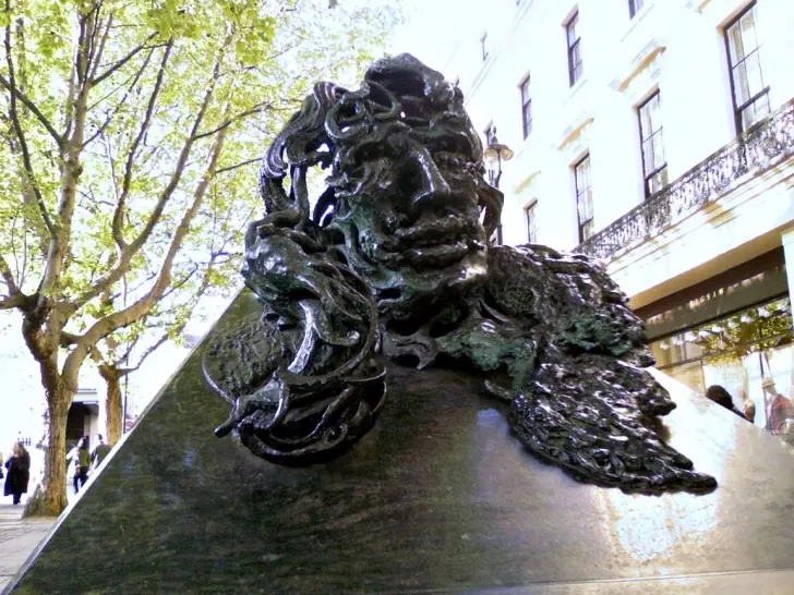 مجسمه‌های زشت و عجیب و غریب ستاره‌ها