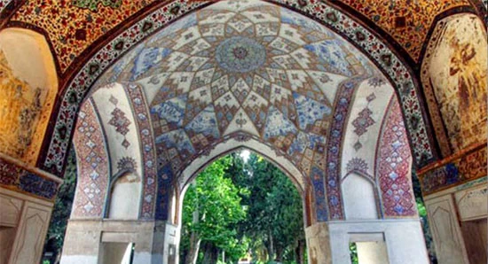 باغ فین کاشان؛ تجلی تاریخ و معماری و عنصر آب باغ فین کاشان؛ تجلی تاریخ و معماری و عنصر آب