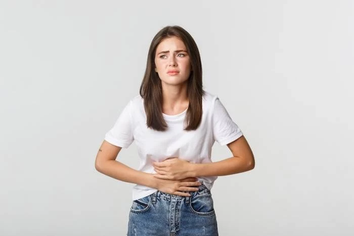 مشکلات هضم از عوارض نوشیدن آب یخ مشکلات هضم