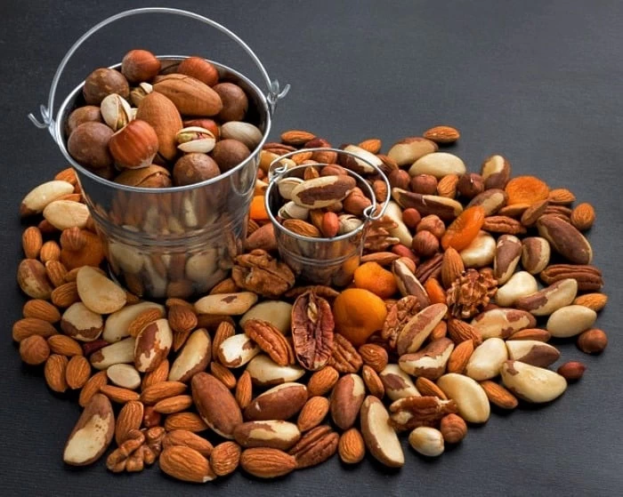 میان وعده آجیل در تابستان آجیل در تابستان