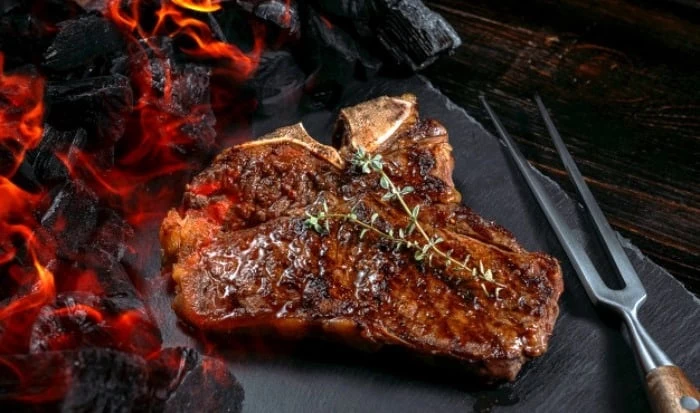 گوشت روی استخوان استیک گوشت