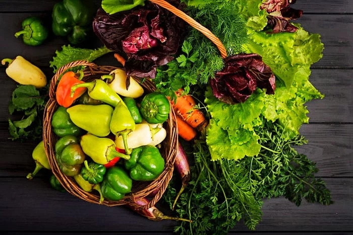 برگ سبزیجات تیره برای زیبایی پوست برگ سبزیجات تیره